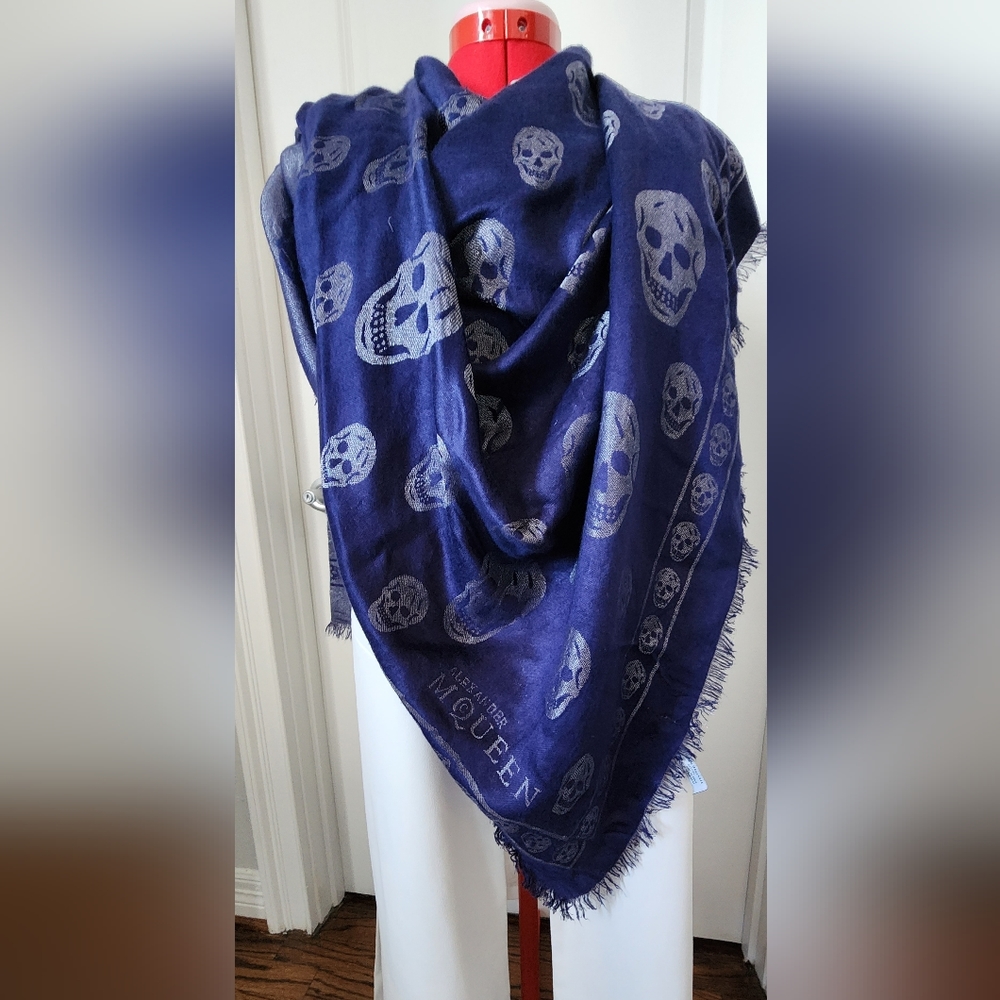 Alexander McQueen skull scarf